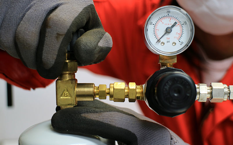 Open Gas cylinders with pressure regulators and gauges